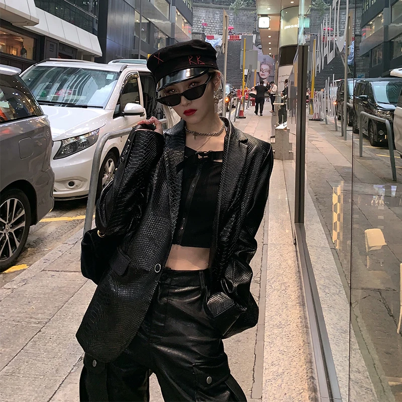 Женская Осенняя кожаная куртка однобортная тонкая из искусственной кожи со