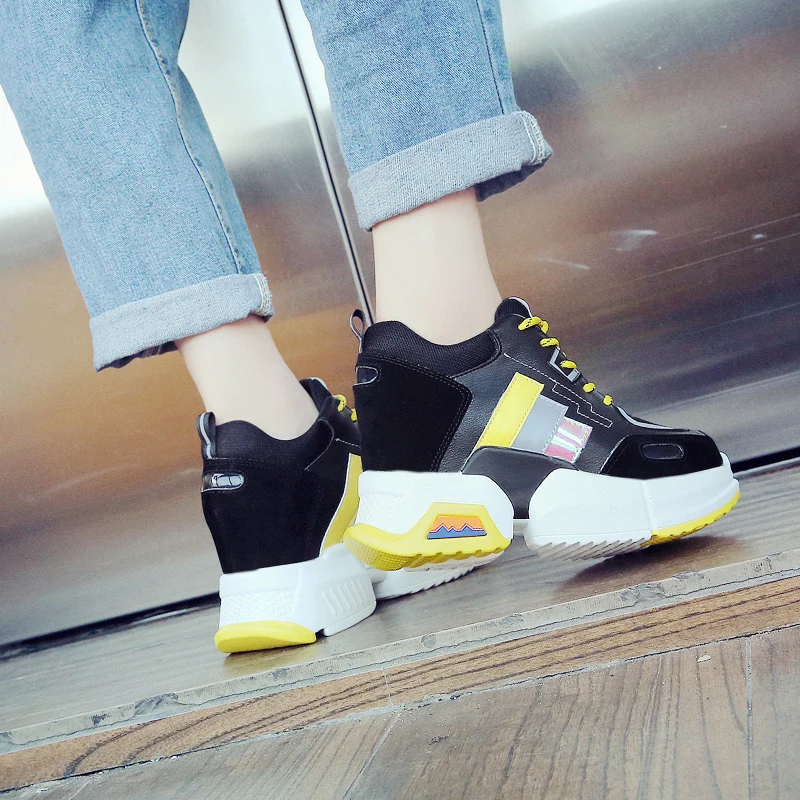 Женская повседневная обувь на шнуровке белые кроссовки каблуке 8 5 см танкетке