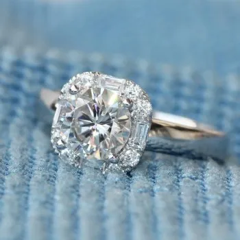 

New Round Flash Diamond Ring Female European and American Nightclub Queen Party Engagement Ring R643