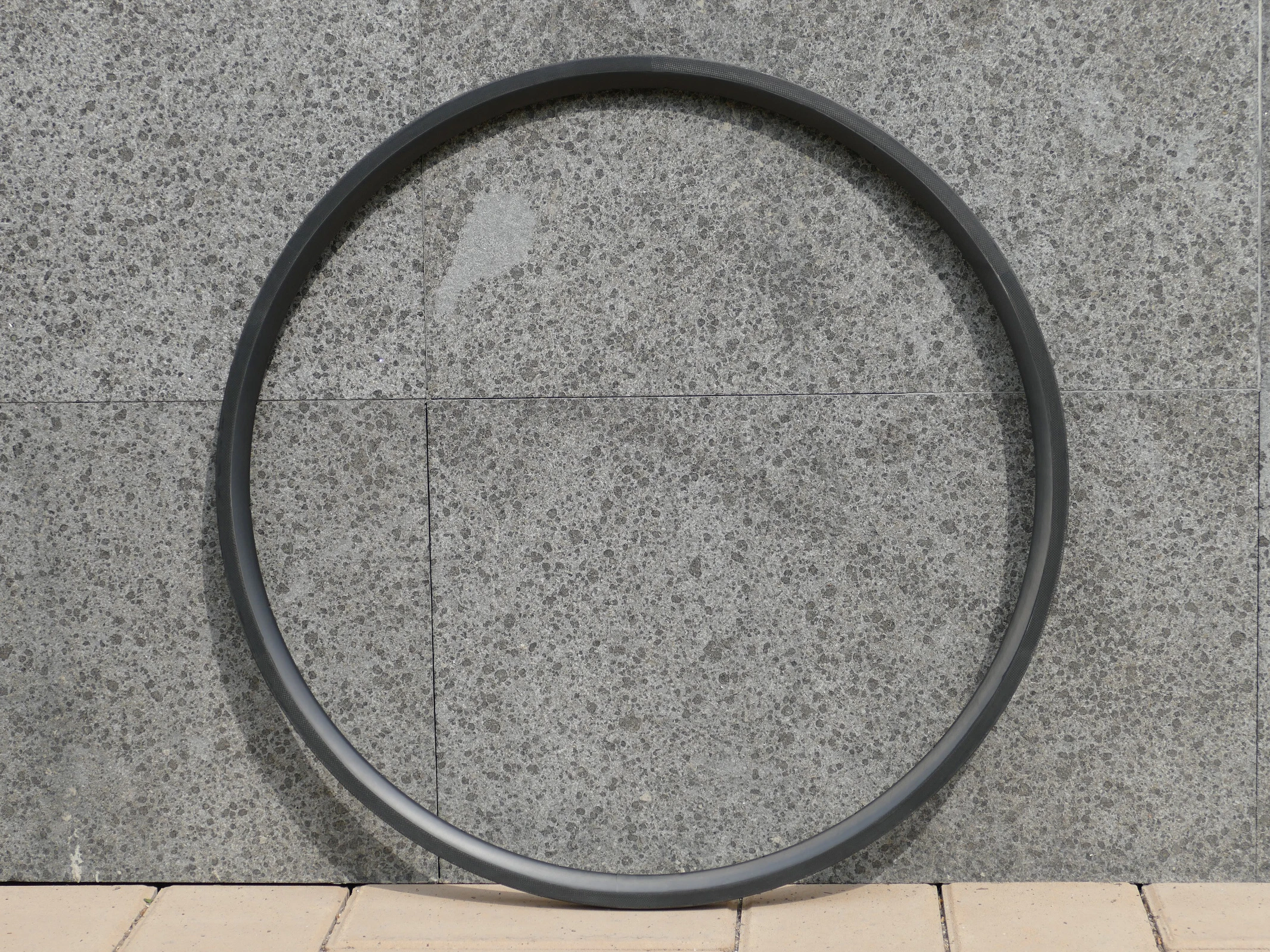 В том числе 1 пара ободов полностью карбоновые дорожные велосипедные трубчатые