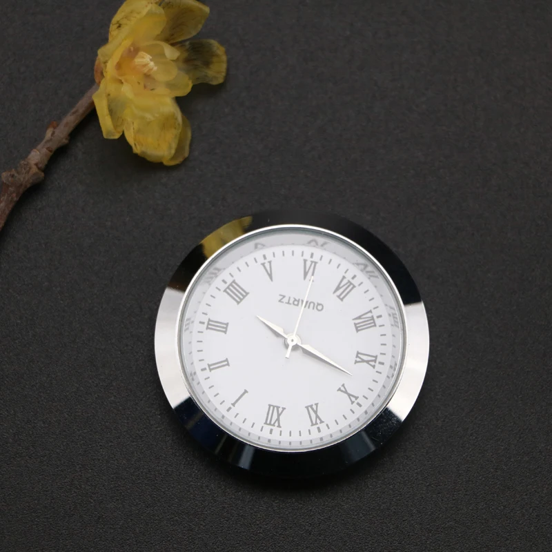 Автомобильные кварцевые часы с вентиляционными отверстиями декоративные