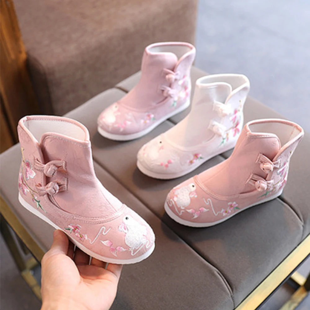 

Autumn and winter girls' Hanfu shoes, children's embroidered shoes, short boots, Chinese style dance performance shoes