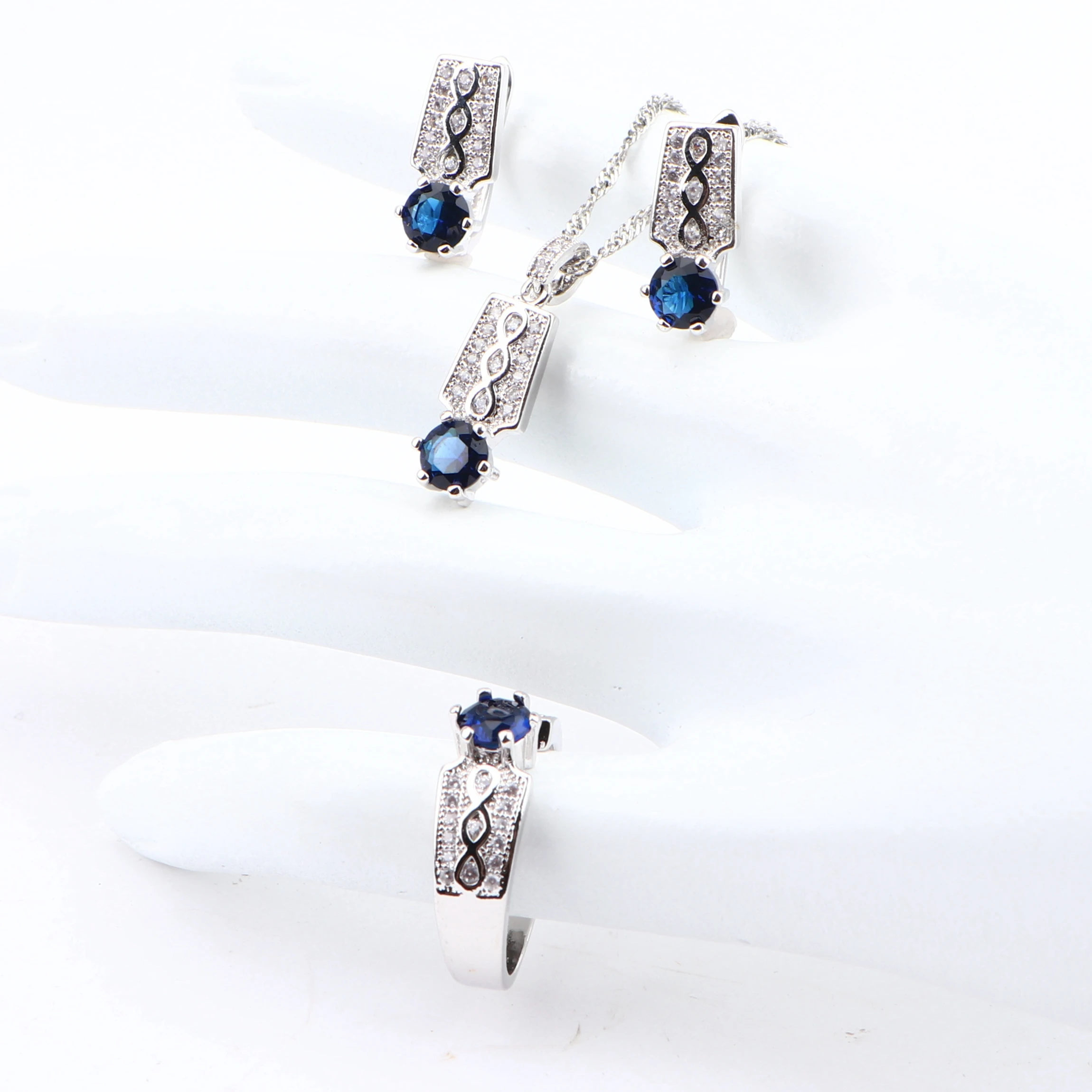 Женский комплект украшений из серебра 925 пробы с синим цирконием | Украшения и