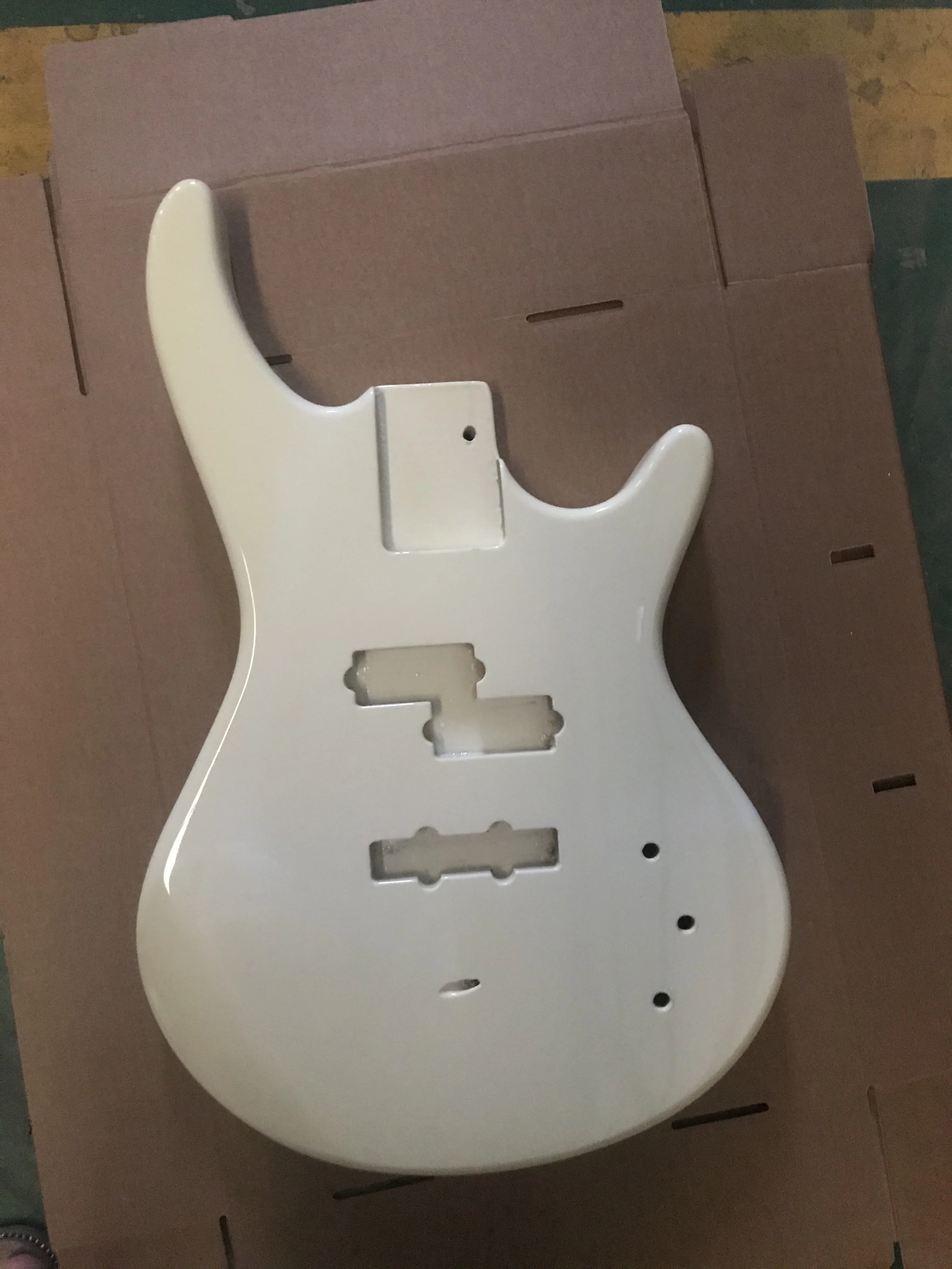 Pure White Color Popular Wood Electric Bass Guitar Body ST Bass Barrel ST Guitar Panel