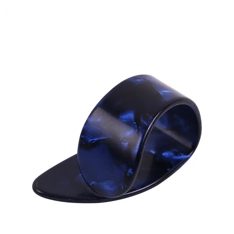 1 stück daumen finger gitarre pick celluloid vermittler daumen pick für akustische elektrische guitarra zufällige farbe free global shi