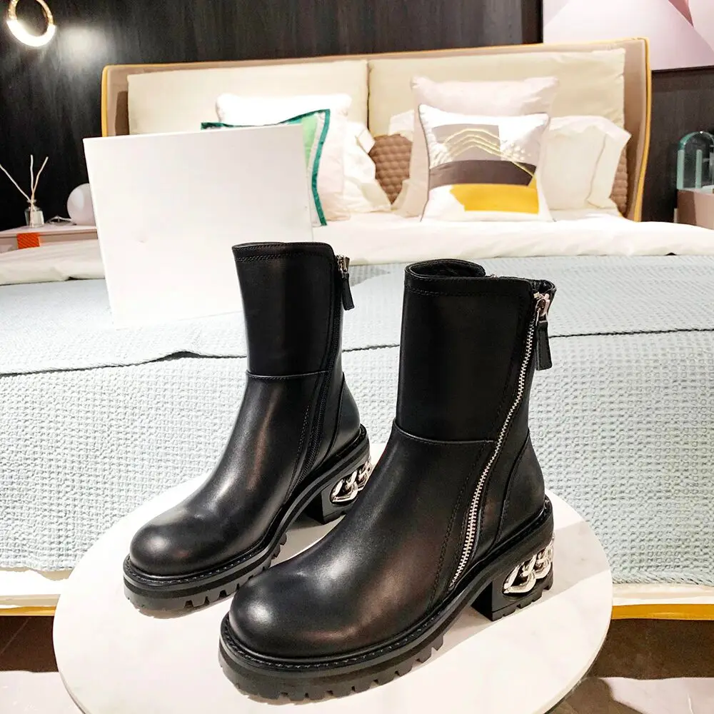 

Женские ботильоны из натуральной кожи с круглым носком, на цепочке