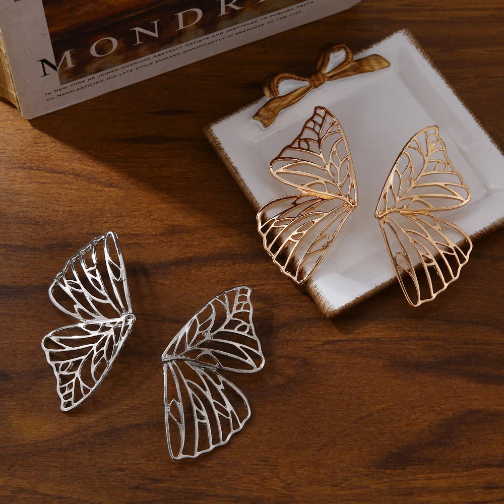 

EN New 3D Multilayered Hollow-out Butterfly Stud Earrings for Women Metal Wing Pendant Earrings 2020 Statement Jewelry Gift