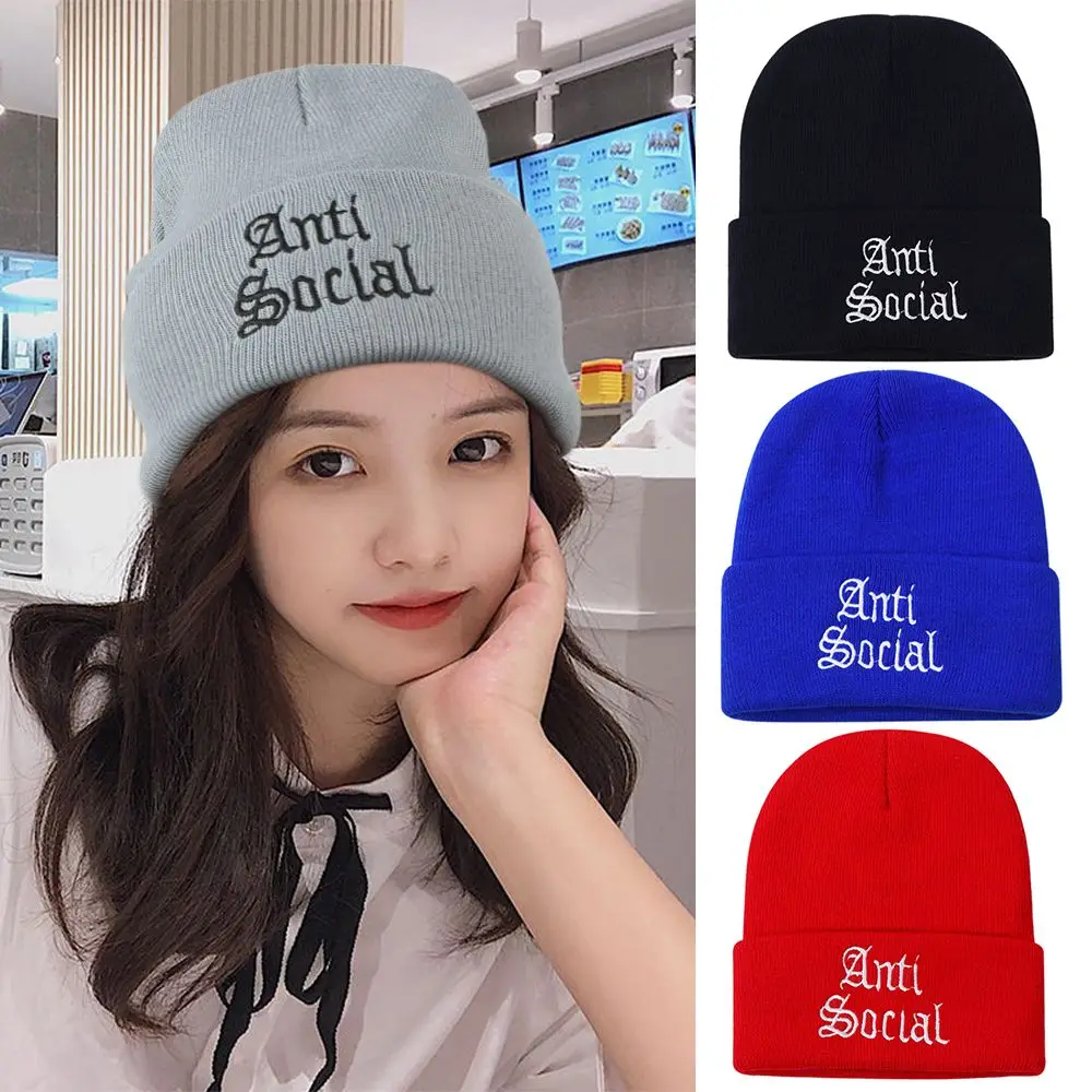 Модная вязаная шапка с надписью и вышивкой Антивозрастные узоры осенне-зимние