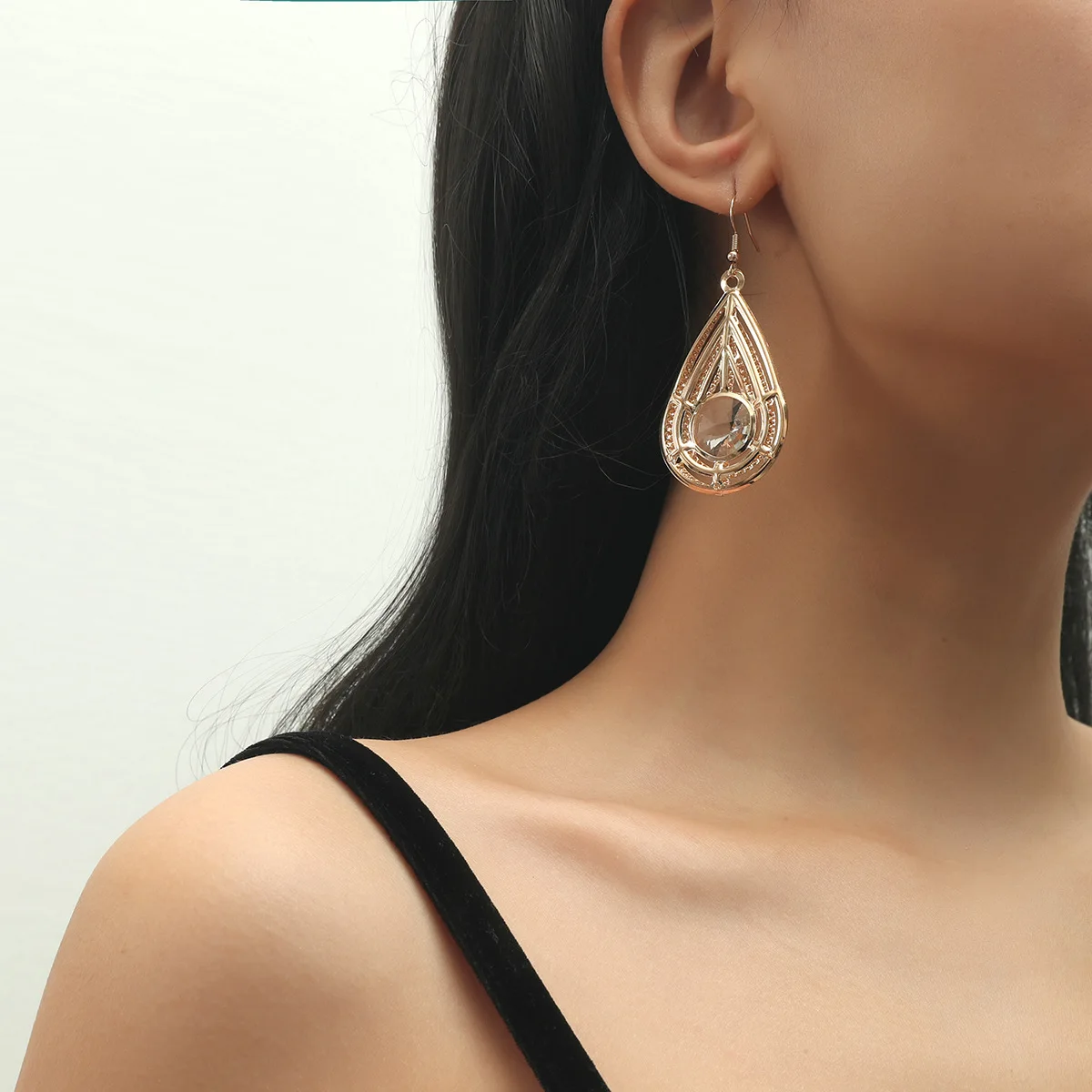 

Fashionable and Simple Metal Water Drop Rhinestone Long Earrings Retro Tassel Dangle Earrings Jewelry Accessories