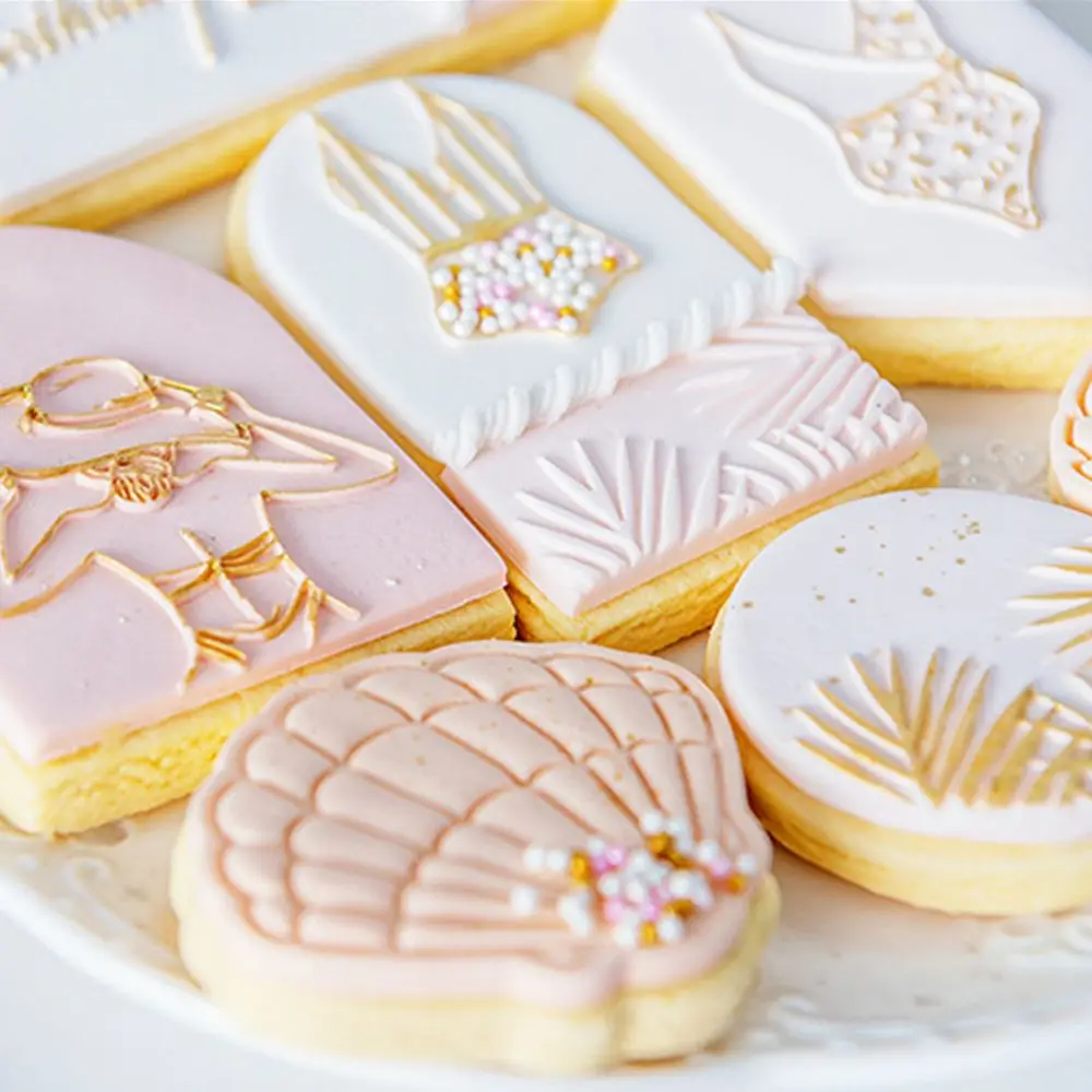 

1pc Cute Summer Girl Cookie Embosser Mold Embosser Cutter Sugar Stamp Cake Cookie Press Cutter Cake Fondant Mold Baking Tool