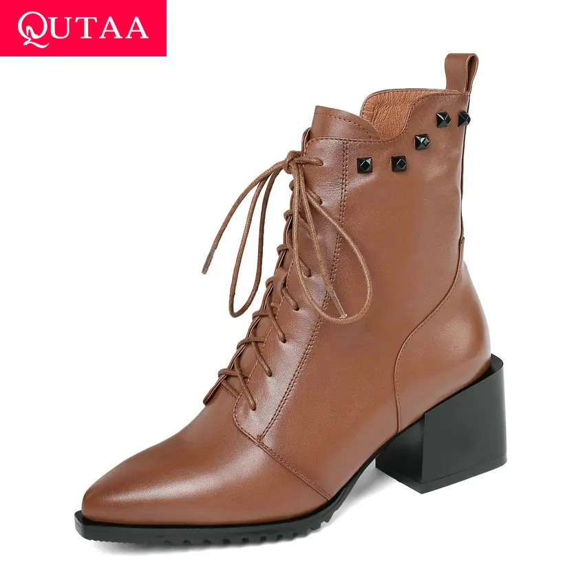 QUTAA/; женские ботильоны; удобная женская обувь из натуральной кожи; модные полусапожки на шнуровке с заклепками и острым носком на молнии; размеры 34-42