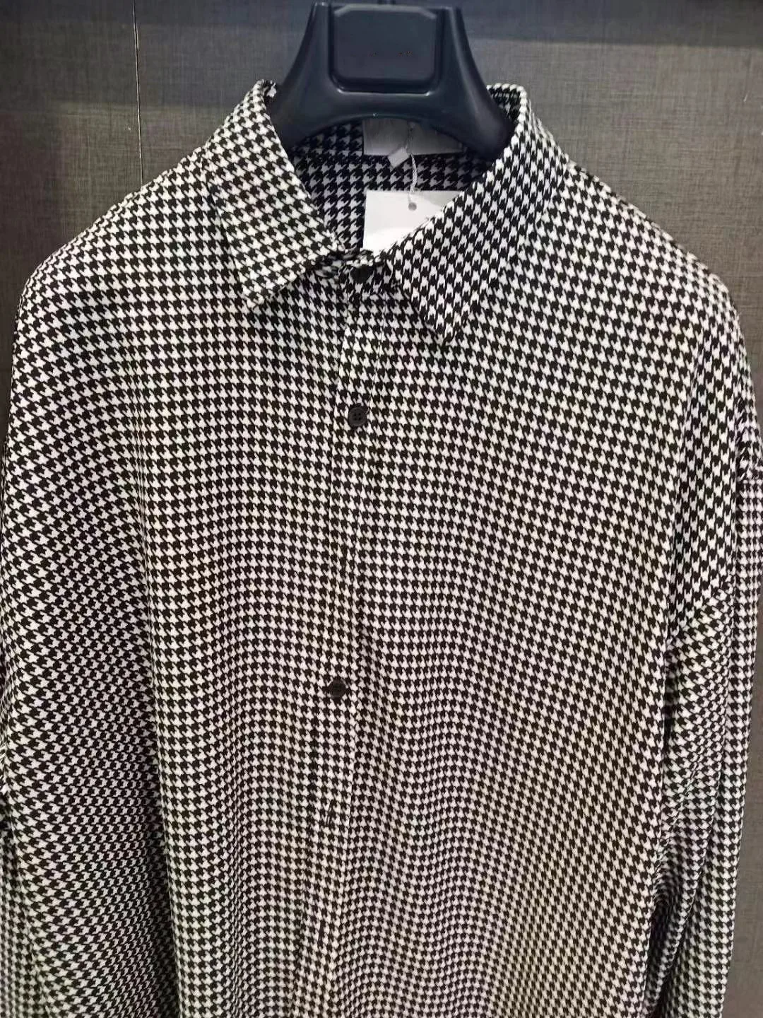 

2021 High quality non iron fashion casual Retro stamp black men shirts loose and comfortable British palace easy-care shirt mans