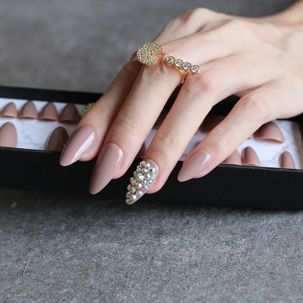 

28 шт./комплект, блестящие свадебные накладные ногти в черной коробке