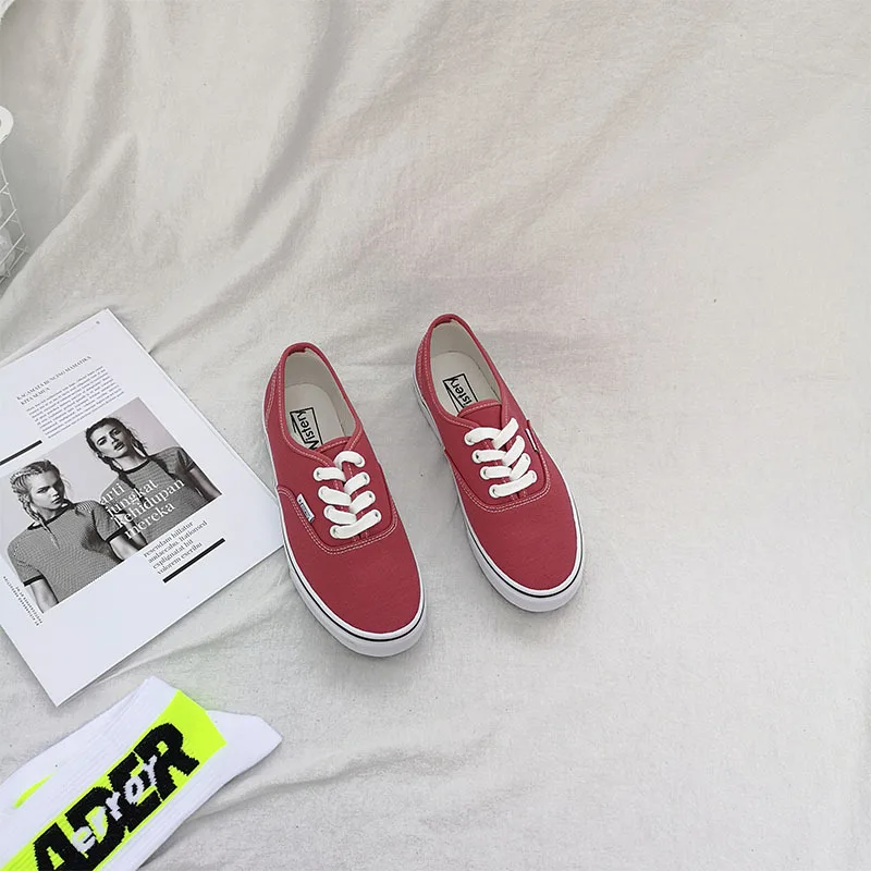 Spring Summer 2020 New Korean Couple Style Casual Flat Bottom Classic Canvas Light Shoes 35-43 size Men women black sneakers |
