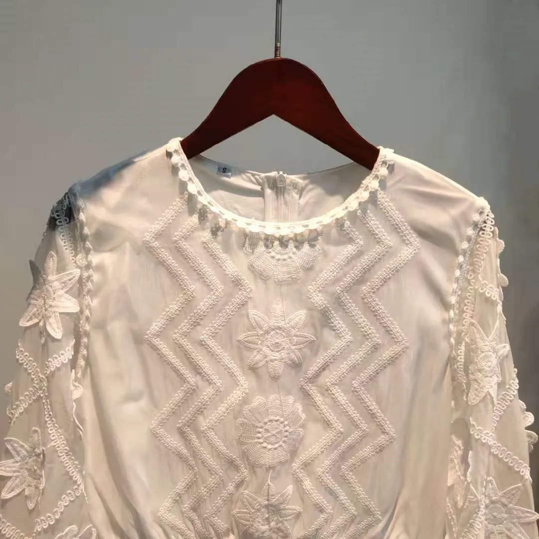 

ladies' temperament dress in autumn and winter 2020 round neck heavy industry embroidery with belt Dress Medium Length