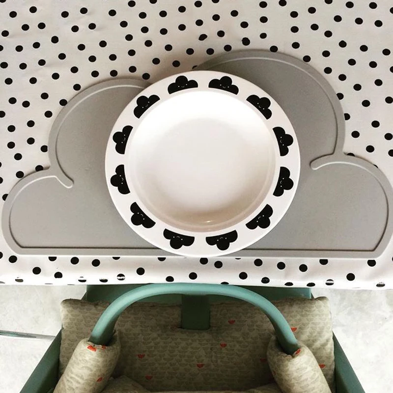 Детская силиконовая салфетка в скандинавском стиле с изображением облаков