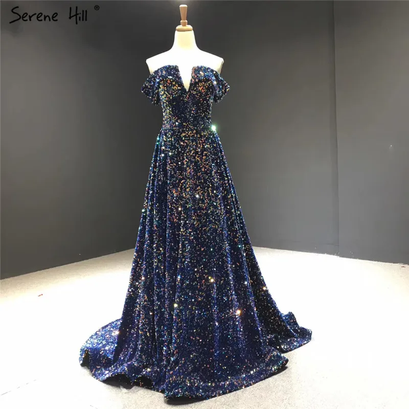 Женское вечернее платье с открытыми плечами синее золото блестящее длинное без