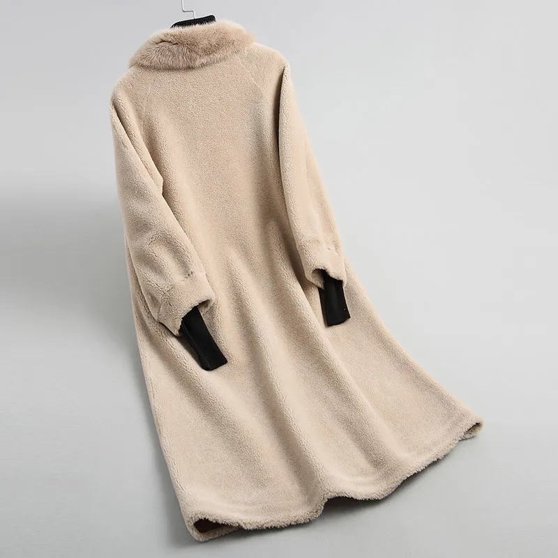 Шуба женская из натуральной шерсти и овечьей с воротником натурального меха