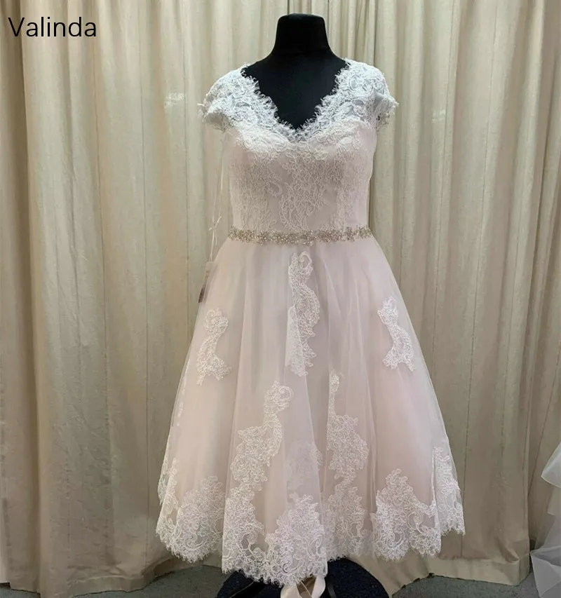 

Cap Sleeves Lace Plus Size Wedding Dresses Retro Bridal Gowns for Brides