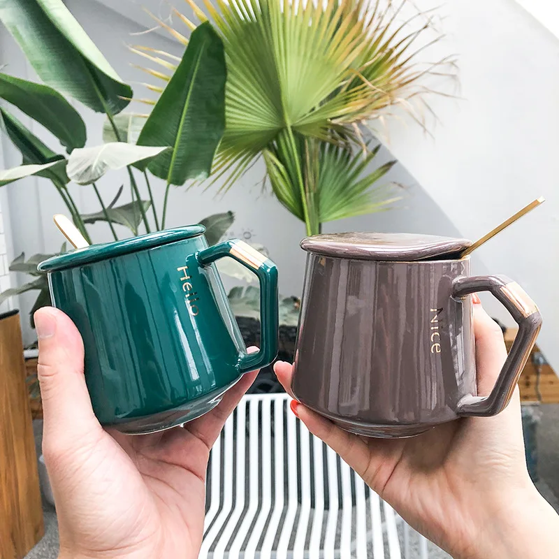 Простой расписанные золотом керамический Кофе стаканчик с крышкой для кубиков