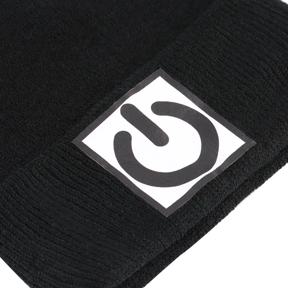 Вязаная шапка кофейного цвета с логотипом символа переключателя черная зимняя