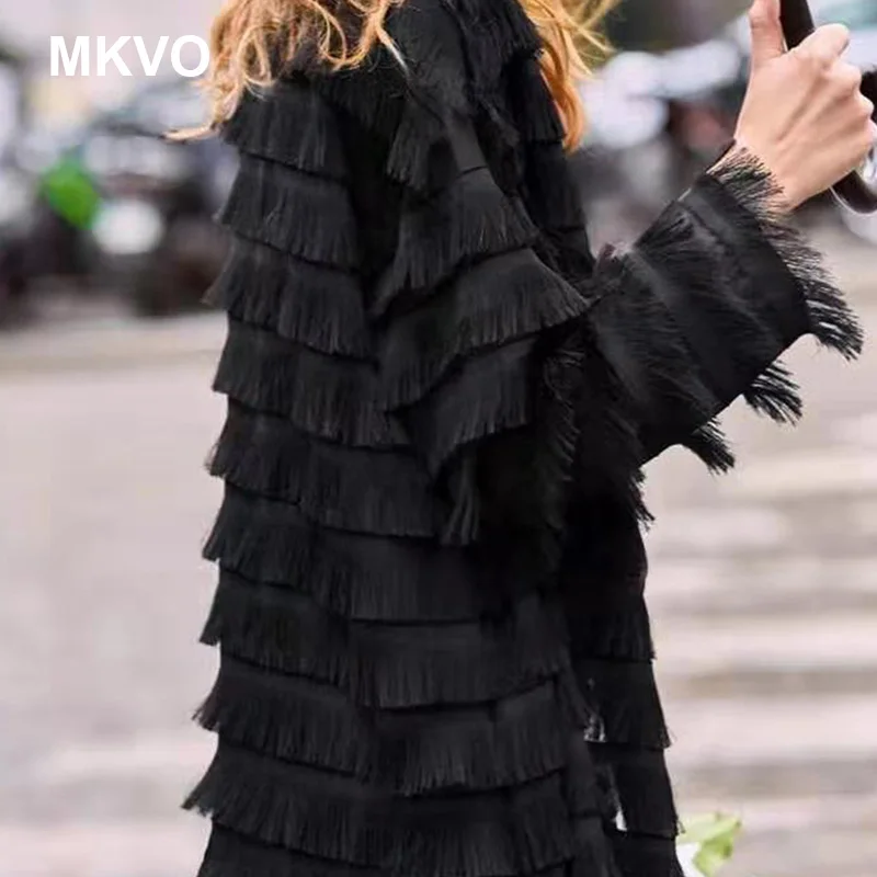 Пальто женское черное белое с кисточками длинным рукавом Ретро среднего размера