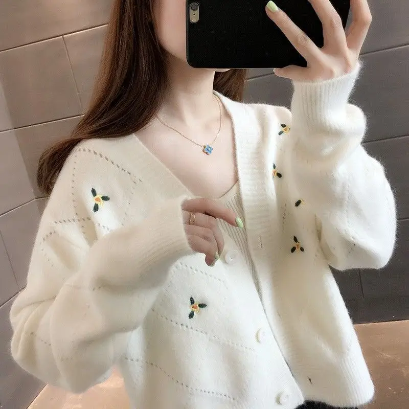 

Autumn 2020 New Solid Color Embroidered Outer Knit white v neck Sweater Autumn Women's Top Thick Sweater Cardigan Jacket Short