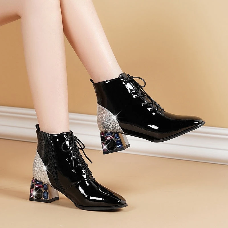 

Блестящие элегантные женские осенние ботильоны, женские лакированные кожаные кроссовки, вечерняя Обувь с острым носком, женские ботинки
