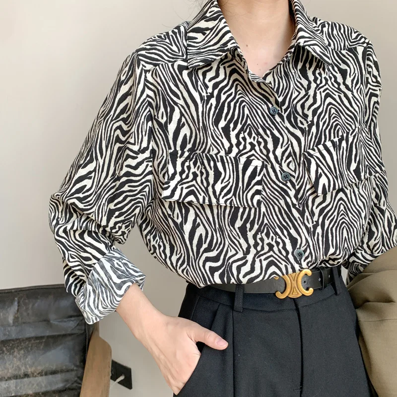 

2021 Spring New Retro Hong Kong Style Printed Shirt Female Korean Version Loose Casual Fashion Slim Long-Sleeved Shirt q037