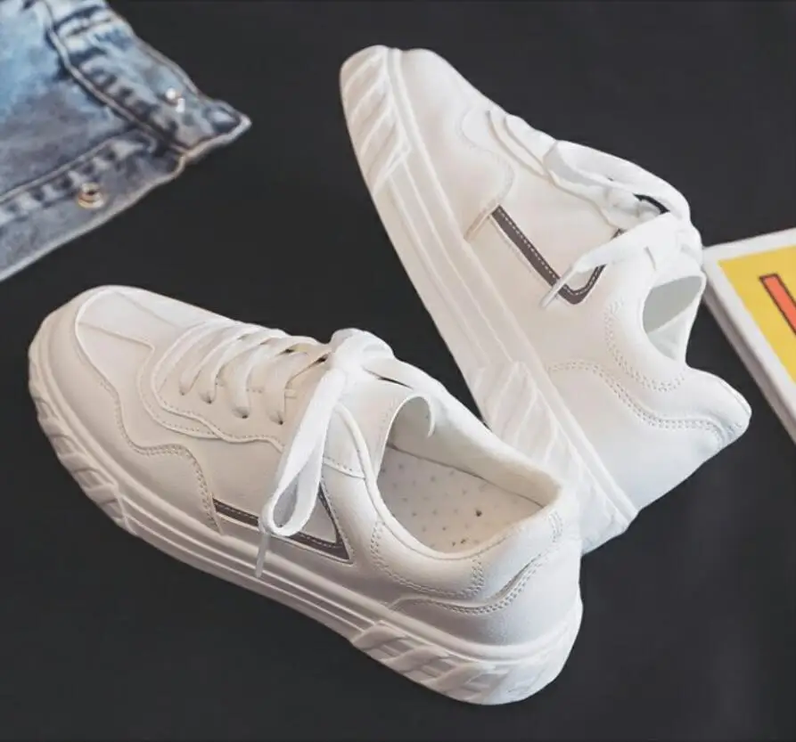 Женские кроссовки в полоску из ПУ кожи на платформе | Обувь