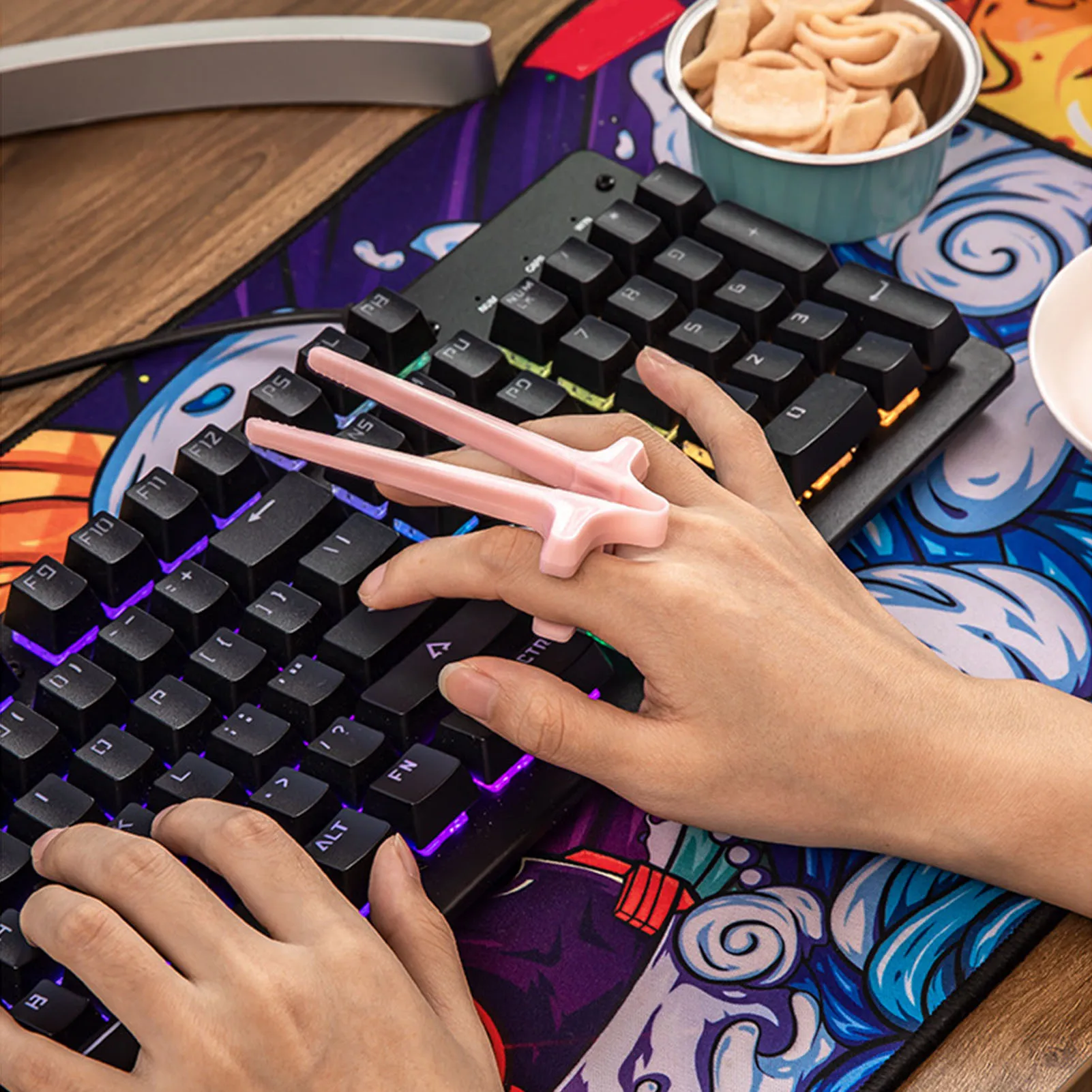 Палочки для еды Lazy Assistant на палец портативные U-образные палочки с зажимом закусок