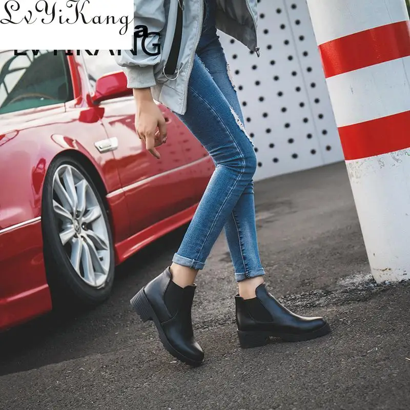 Новые Популярные стильные модные женские ботинки с круглым носком на толстой