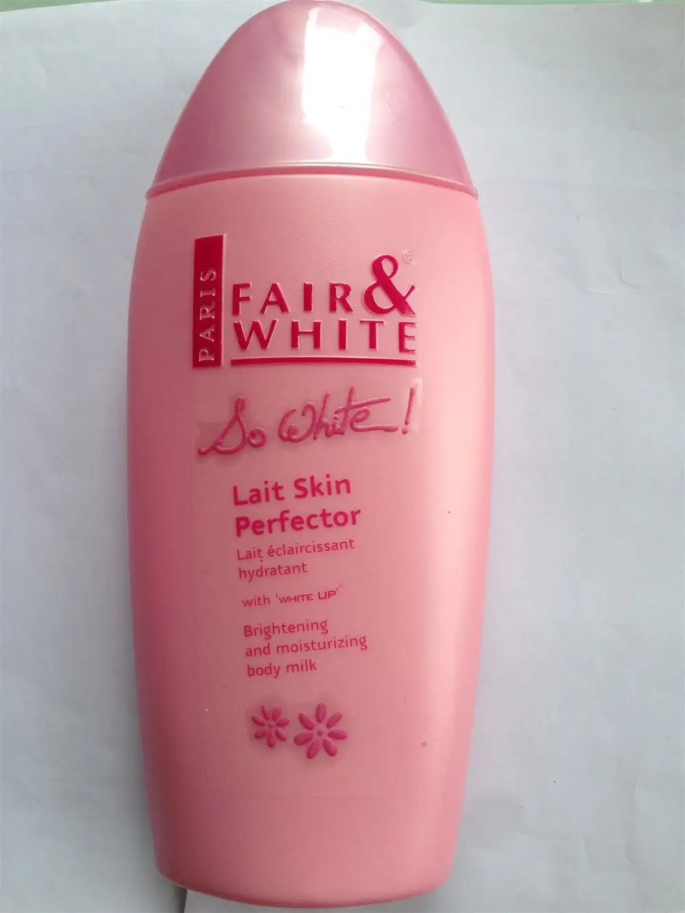 Парижская ярмарка и белая так кожа с двухсторонней яркостью/500 мл |