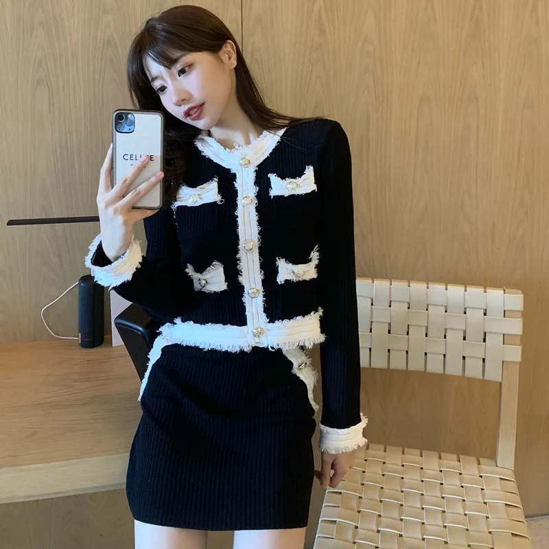 

2021 Elegant Designer New Women Single Breasted Tassel Short Style Knitted Sweaters + Elastic Force Mini Skirts Two Pieces Sets