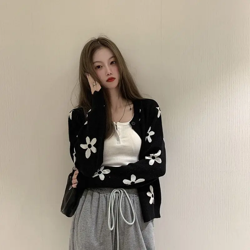 

Young Flower Knitted Shirt Women's Spring and Autumn 2021 New Lazy Wind Loose Sweater Retro Knitted Cardigan
