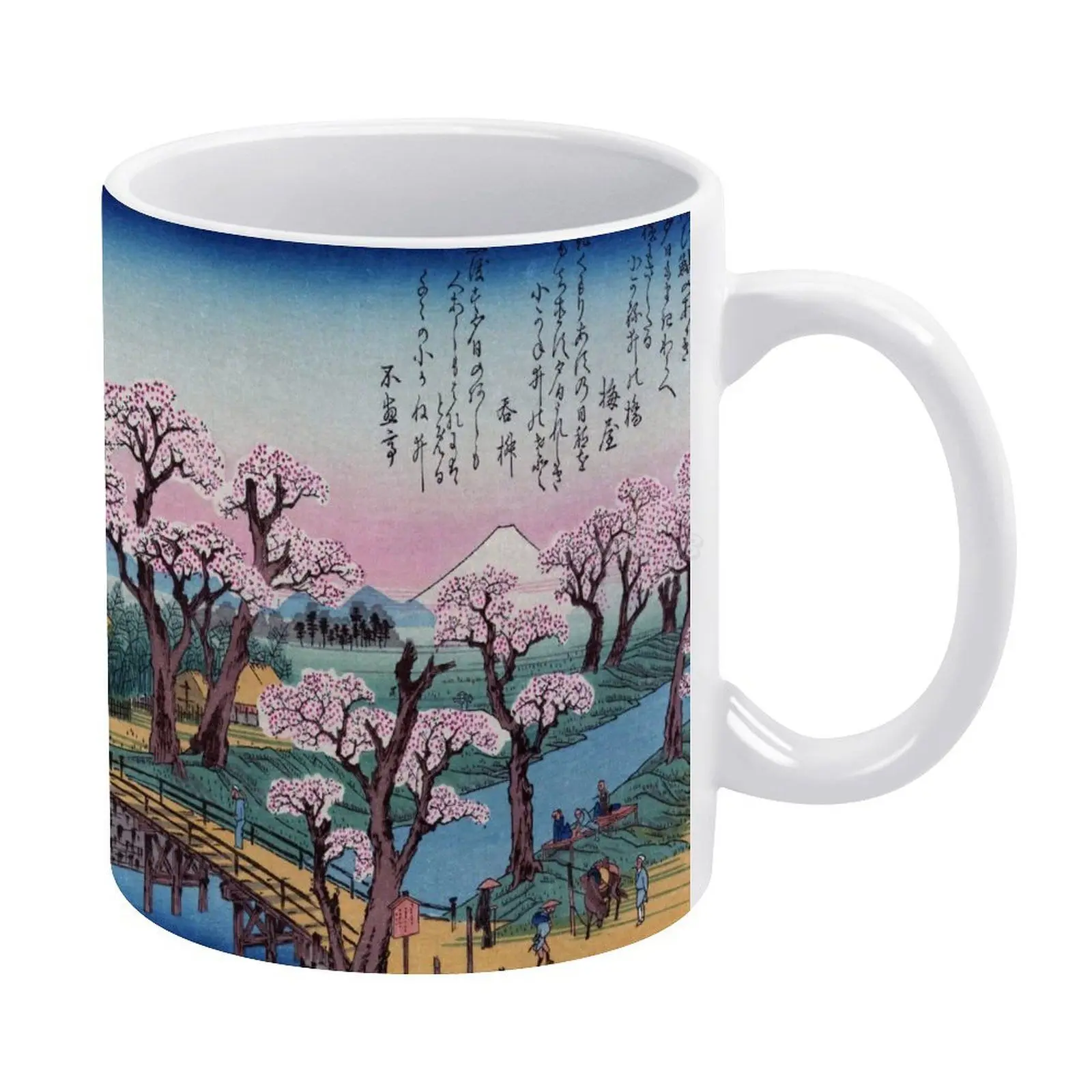 Белая кружка с цветущими вишневыми деревьями (Восстановленное японское
