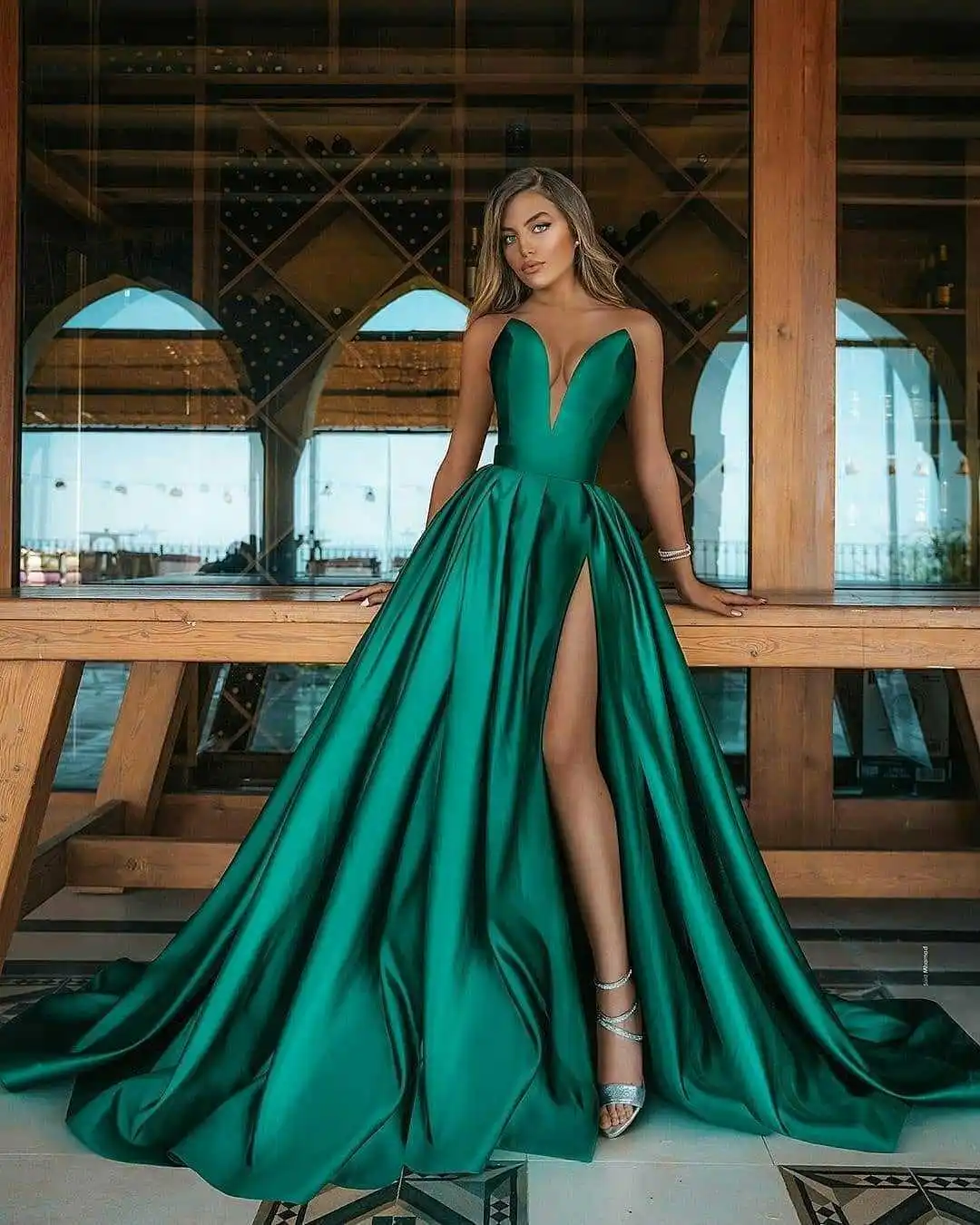 

2021 New women's dress in spring autumn green Deep v neck high waist slitp slim Strapless floor-length club dresses