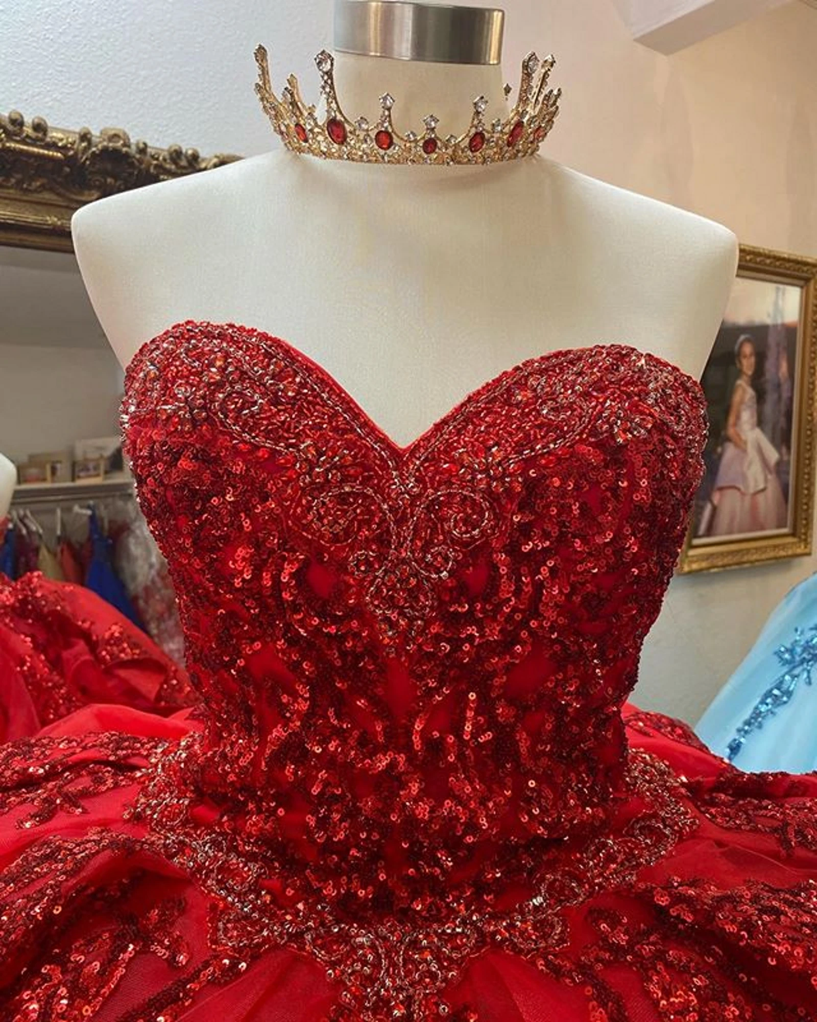 

Sparkly Red Ball Gown Quinceanera Dresses with Dechable Sleeves Sweetheart Tulle Vintage Lace Applique Sweet 16 Dress Party Wear