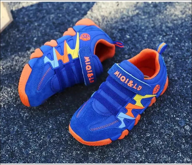 Детская теннисная обувь дышащая для бега прогулочная модные кроссовки мальчиков