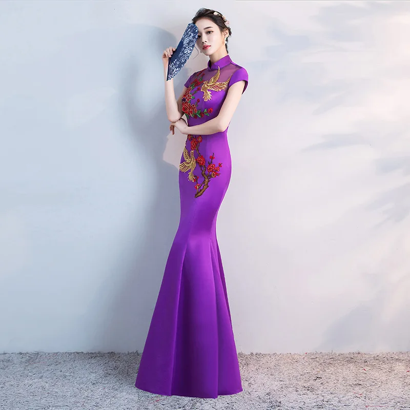 Женское длинное вечернее платье с вышивкой русалки белое элегантное воротником