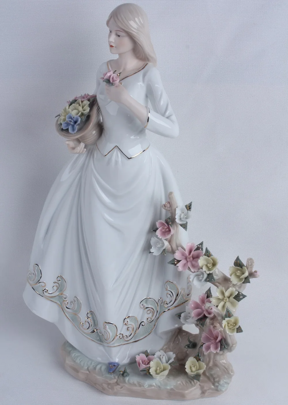 

[MGT] Vintage Porcelain Flower Picking Girl Miniature Statuette Handmade Ceramics Belle Figurine Decoration Present Ornament