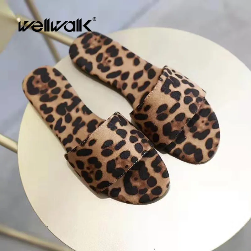 Обувь с леопардовым принтом женские домашние тапочки на плоской подошве женская