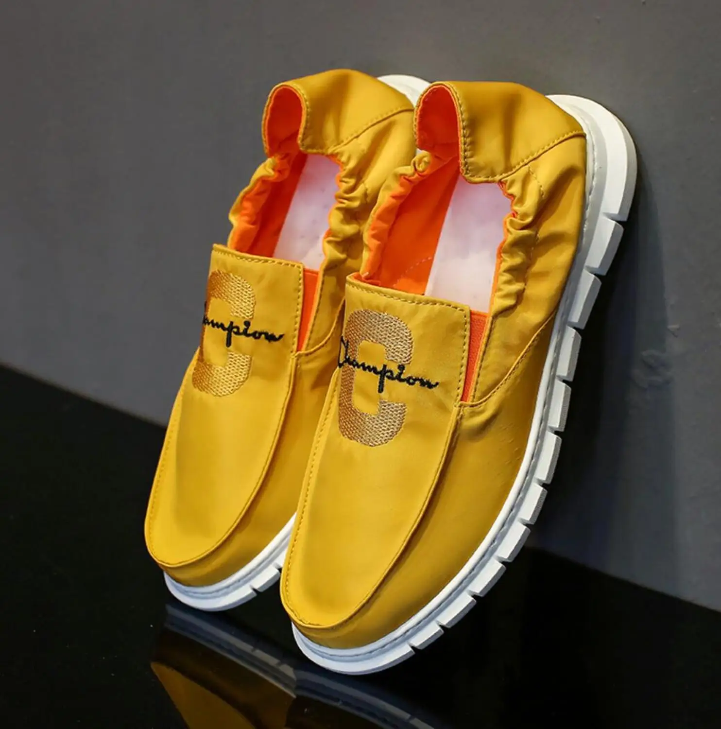 

2020 New Canvas Shoes Men lightweight Sneakers Breathable Candy color Men's loafers Flats moccasins soft driving shoes Chaussure