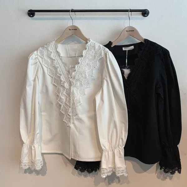 

2020 Spring Women Solid Color Loose Lace Patchwork Korean Causal Tops Single Breasted V-Neck Flare Long Sleeve Vintage Shirt