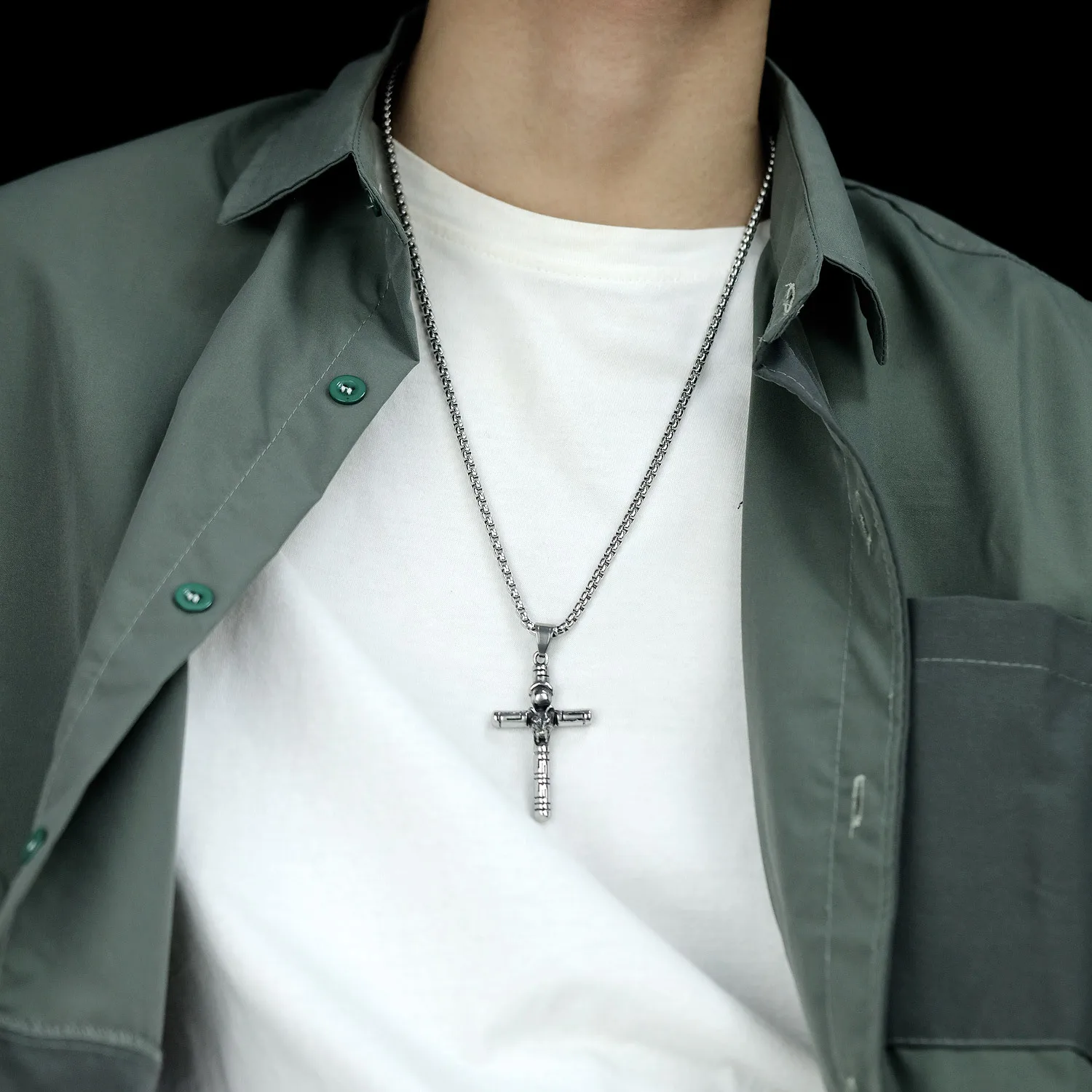

GorGor Necklace Men Stainless Steel Pattern Wolf Head Cross Pendant Individuality Vintage Style Popular Accessories TX-1819