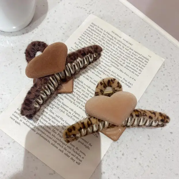 

Leopard print flocking love large catch clip plush back head hair clip women hair accessories shark clip