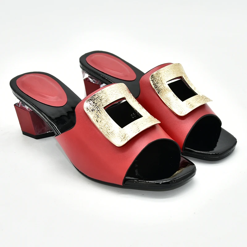 Новинка Свадебные туфли Красного цвета для женщин Милый стиль королевской