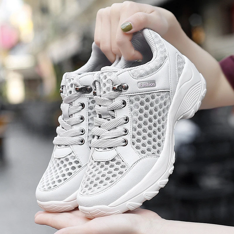 Женские теннисные кроссовки летящая ткань толстая подошва модные туфли