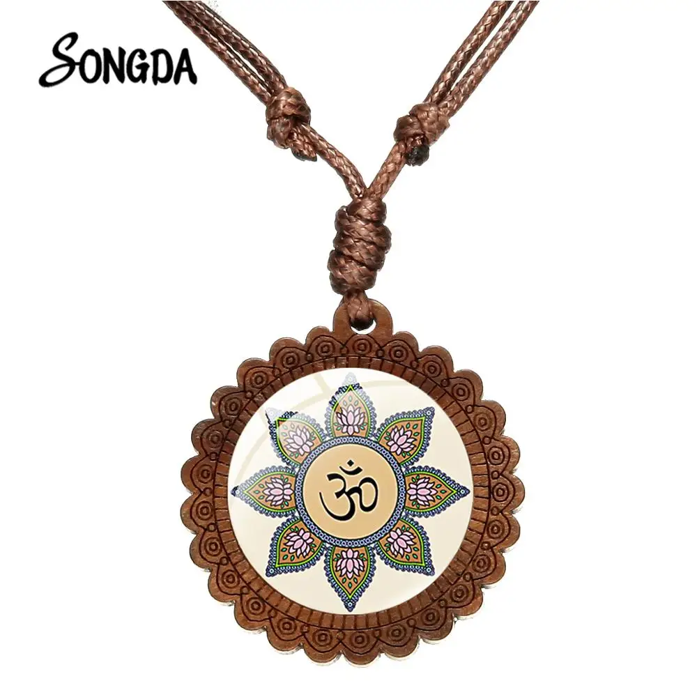 

Charm Retro Mandala OM Yoga Print Necklace Buddhist Lotus Art Pattern Crystal Round Wood Made Pendant Sweater Long Chain