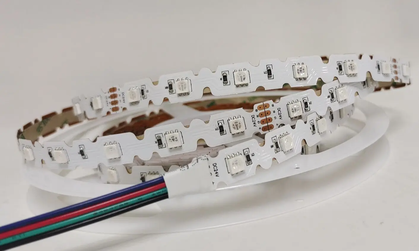 Гибкая светодиодная лента 5050 SMD 5 м 12 В постоянного тока 42 светодиода/м высокая